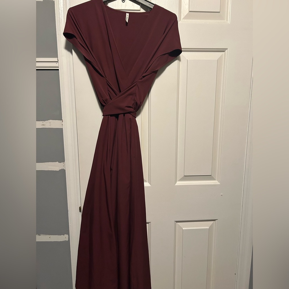 Elegant Burgundy Maxi Dress